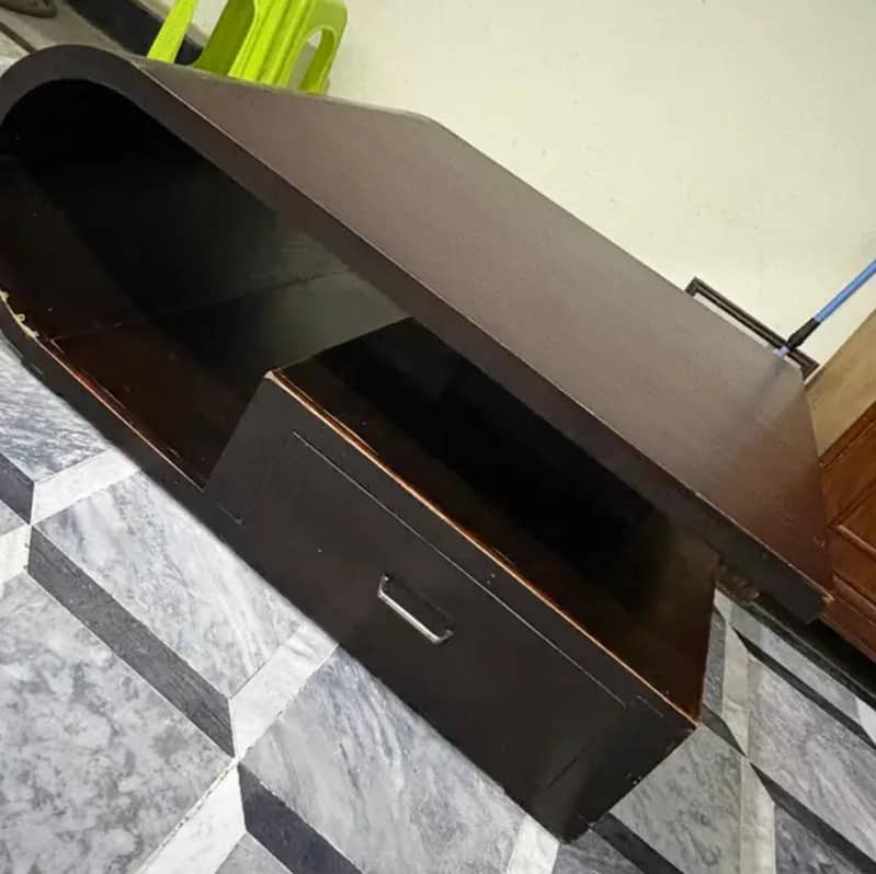 Beautiful U shape table 0