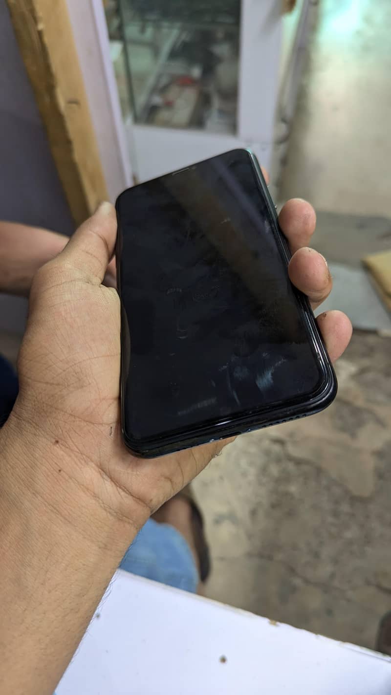 iphone 11 pro max 4