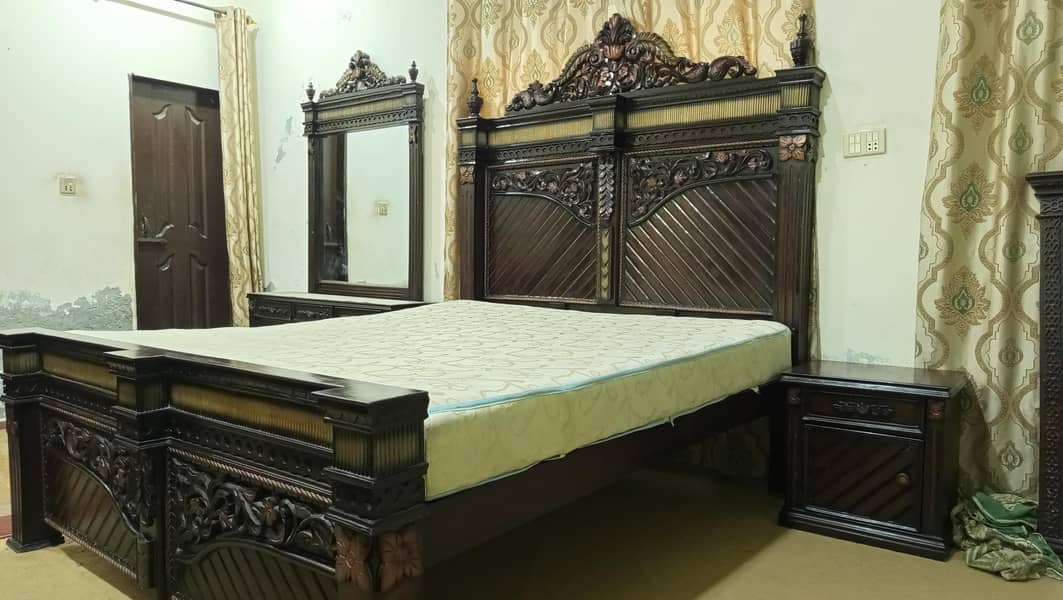 bad 2 table or dressing table mettrss 1
