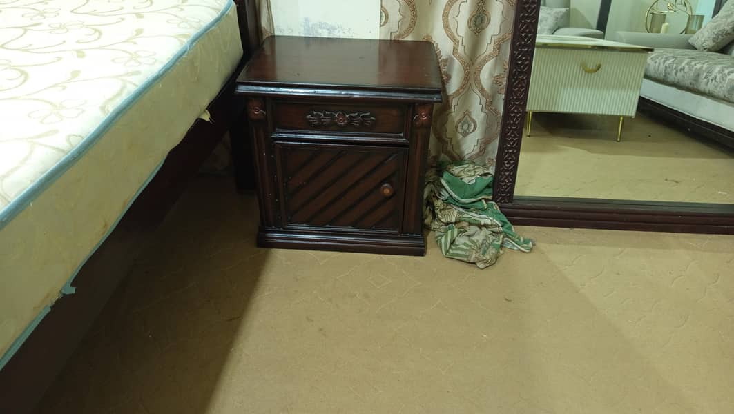 bad 2 table or dressing table mettrss 2