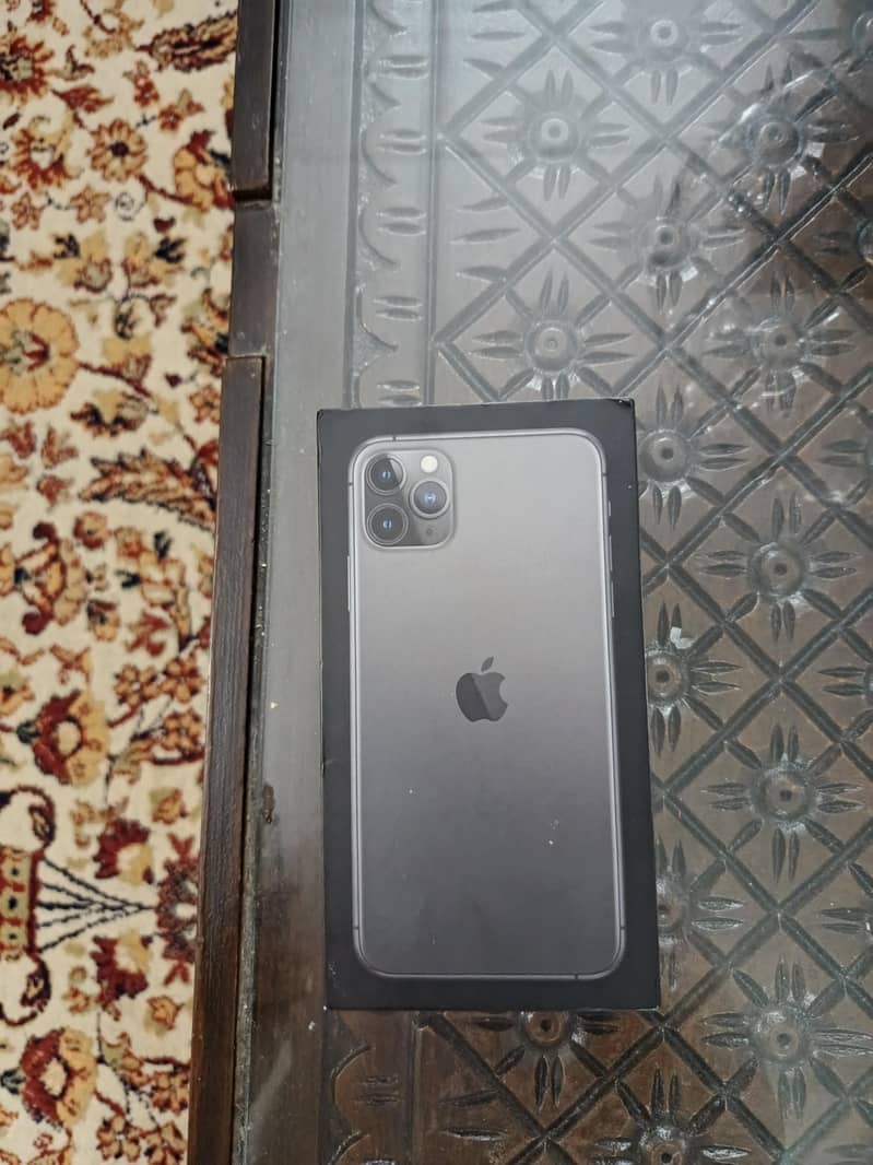 iphone 11 pro max 4