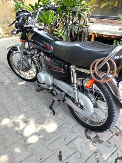 Honda 125 Black  All clear Lush Condition urgent for sale