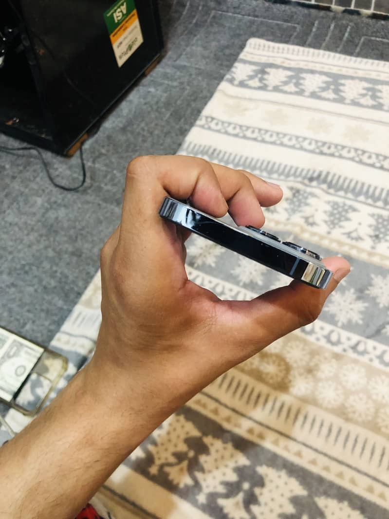 IPHONE 13 PRO 4