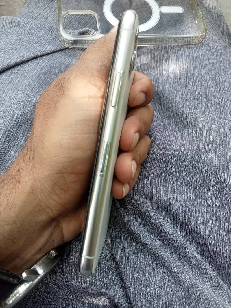 iPhone 11 pro 1