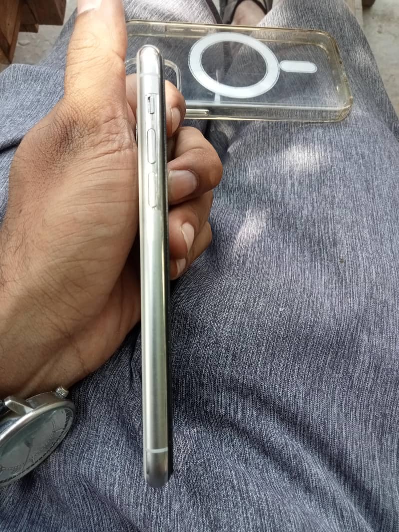 iPhone 11 pro 3