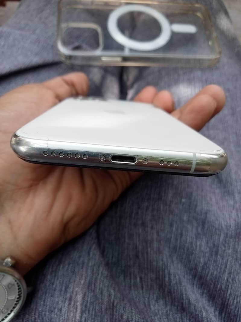 iPhone 11 pro 4
