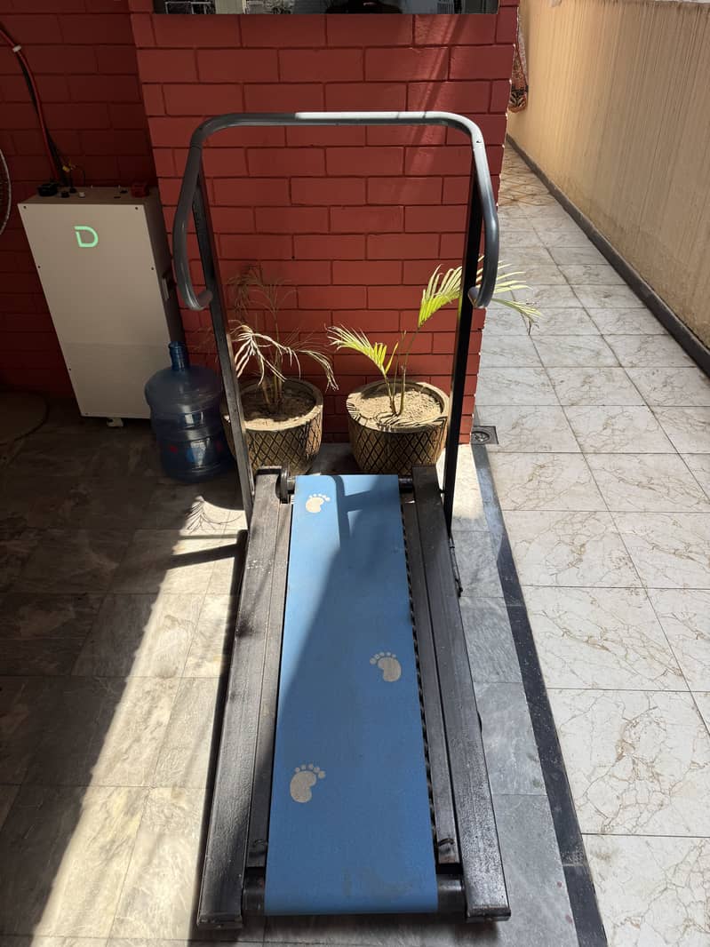 Manual treadmill 0
