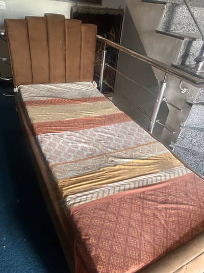 Velvet Bed 6x3.5 Ft A1 Condition
