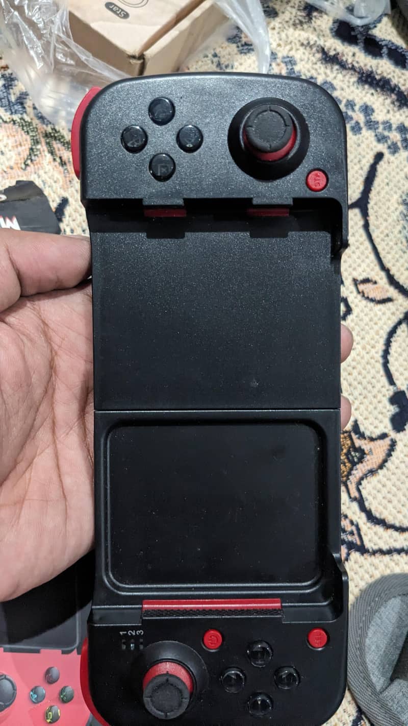 Mobile gaming controller. 1