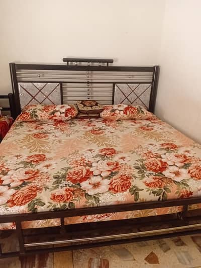 bed wethout matriss almari