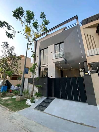 5 Marla Luxury House is Available for Rent in Bahria Town Lahore