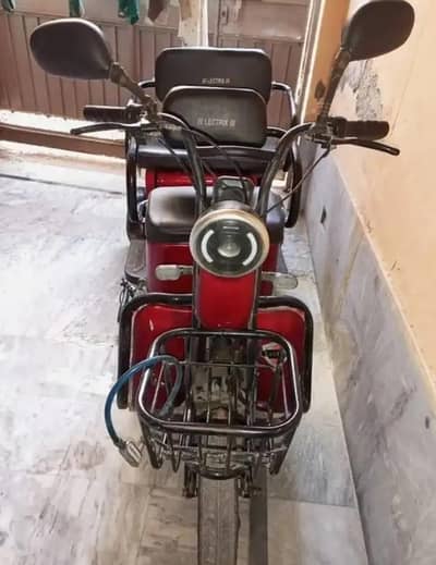 electric Scooty for sale 3 seater 3 wheeler