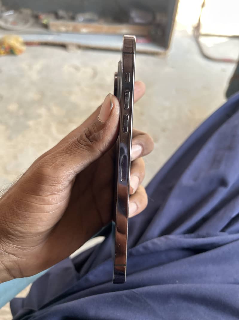 iPhone 14 Pro Max 0
