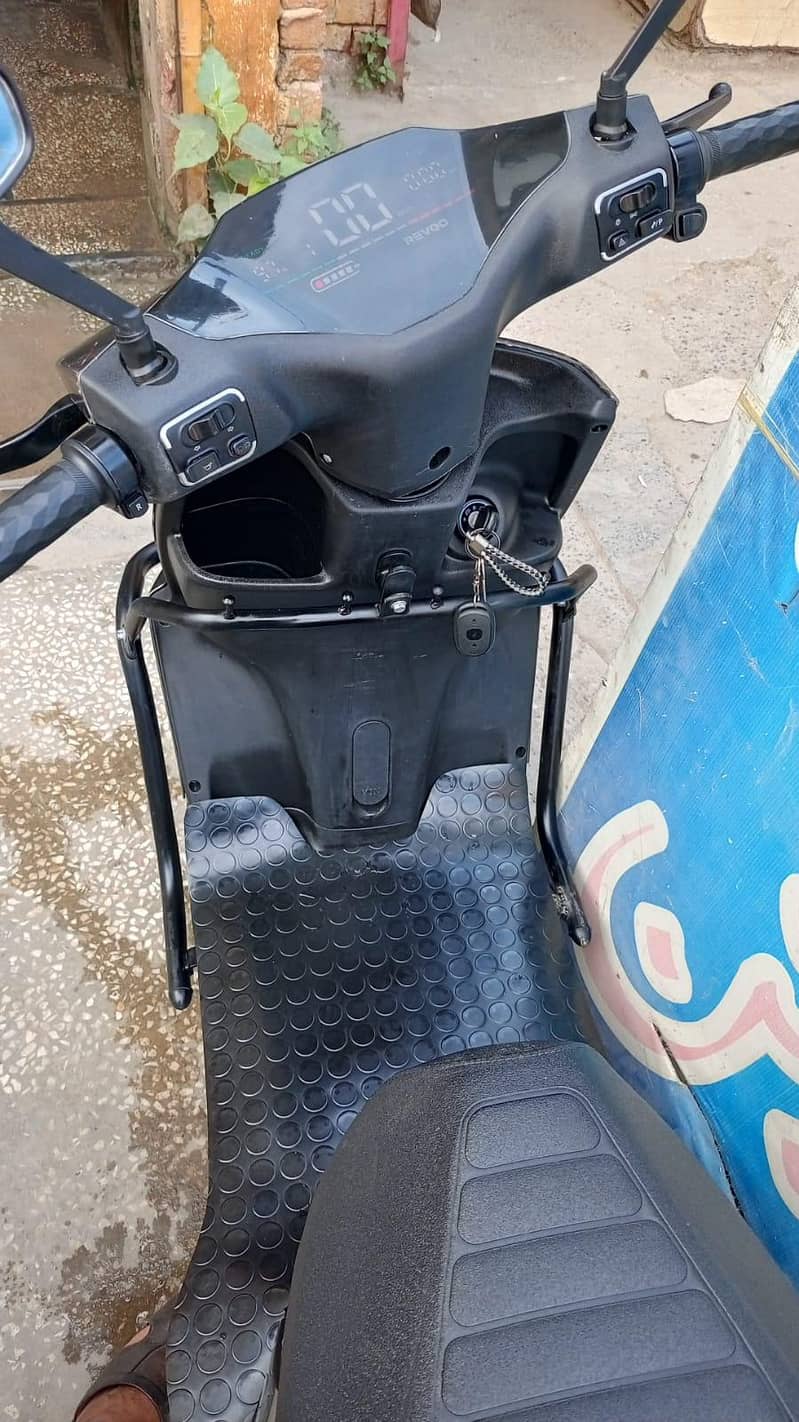 Revoo 4