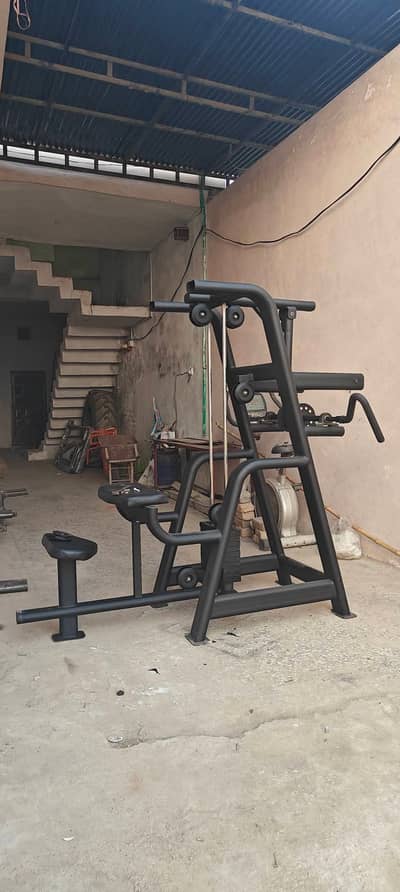 Farmer gym machines|plate-loaded lat pulldown machine|Muscle Targeting