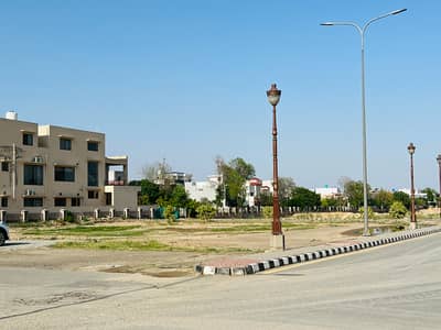5 Marla Possession Plot For Sale Prime Location In M8-B1 Block Lake City