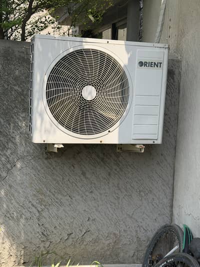 Orient Split AC needs gas refill. Complete unit included.
