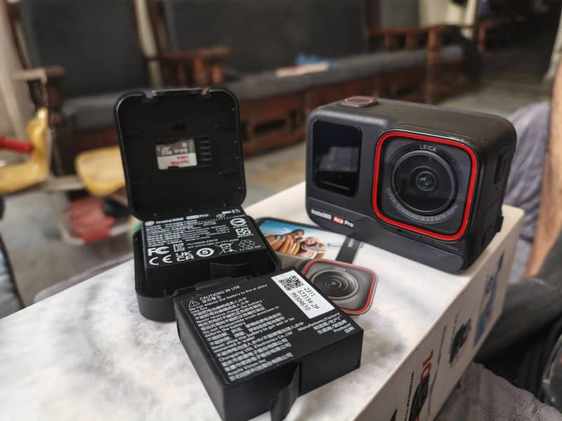 Insta 360 ace pro mint condition 6