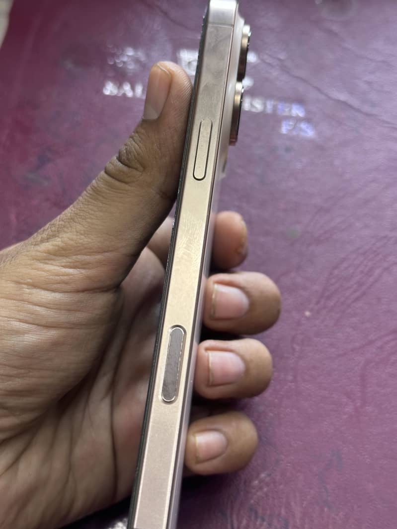 IPHONE 16 pro max 2