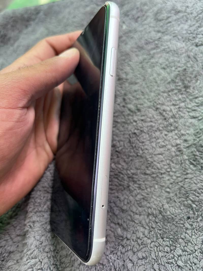 iPhone XR 3