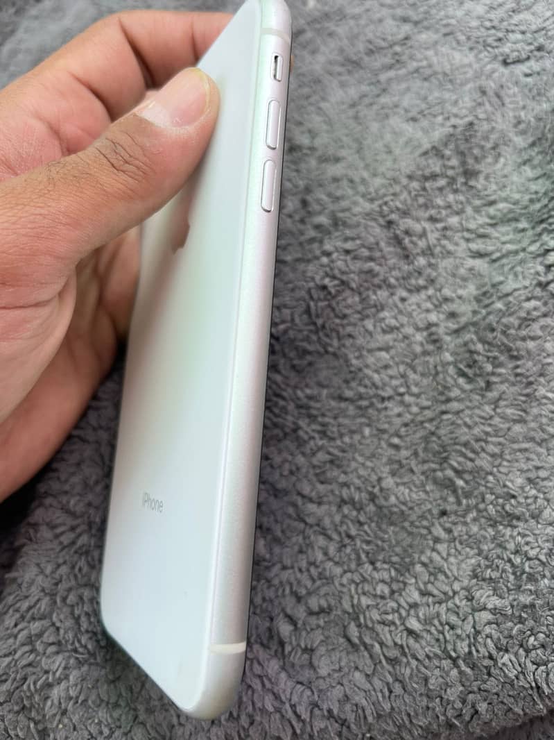 iPhone XR 5