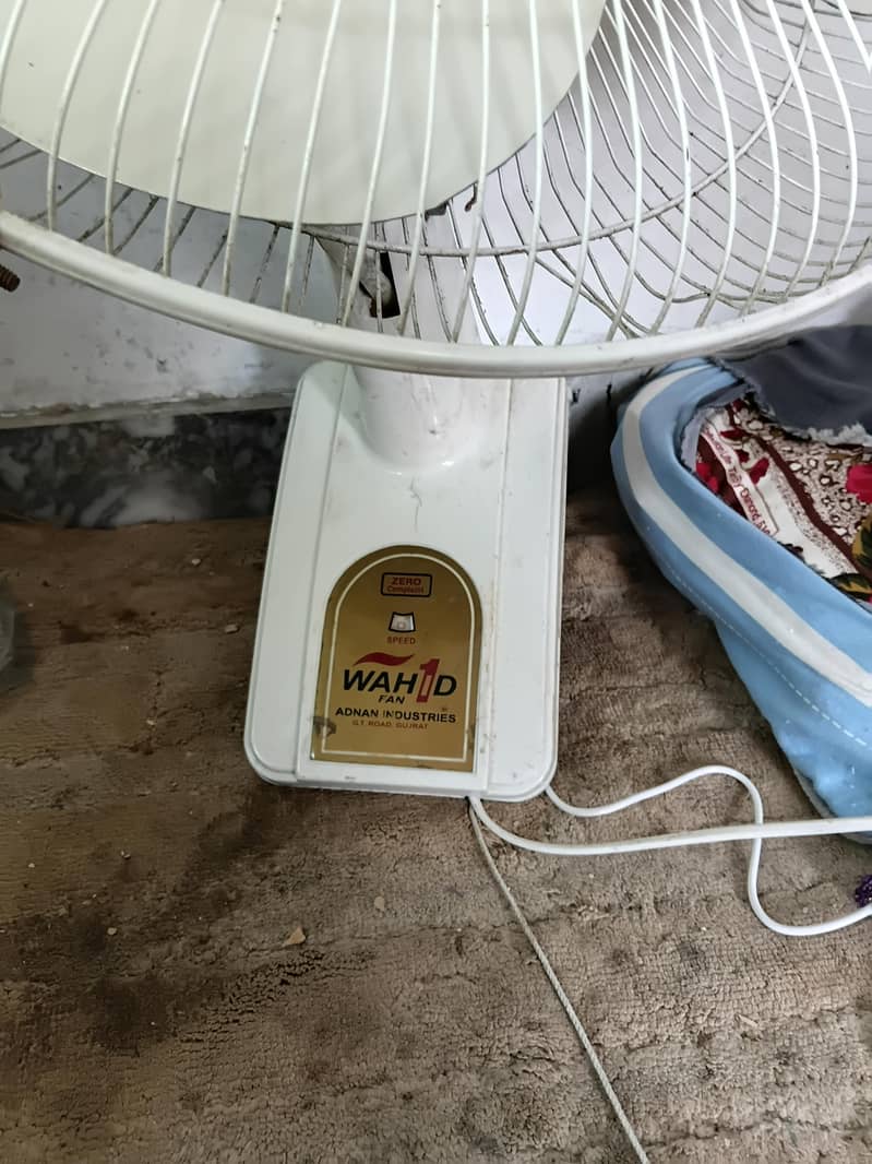 bracket fan 4