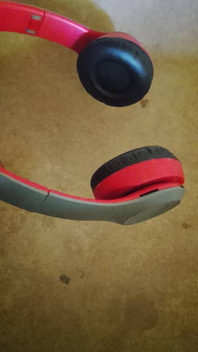 Wireless Bluetooth Headphones Red & Black – Good Condition Description
