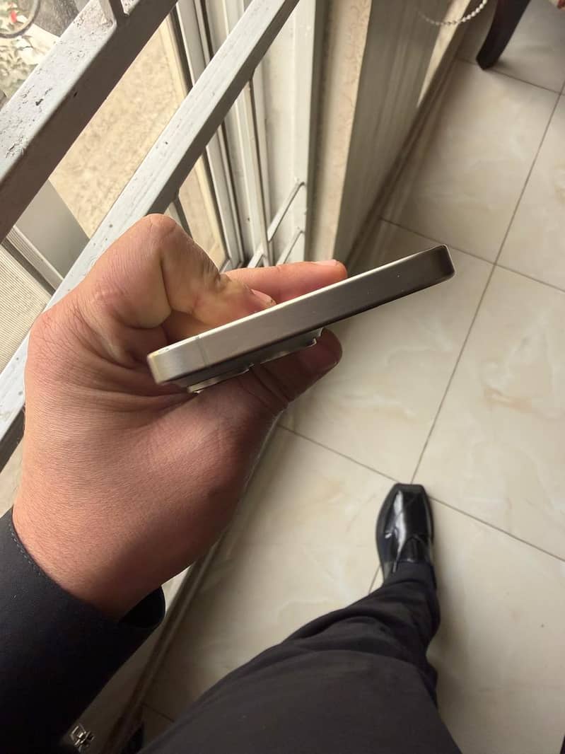 iphone 15 pro max 3