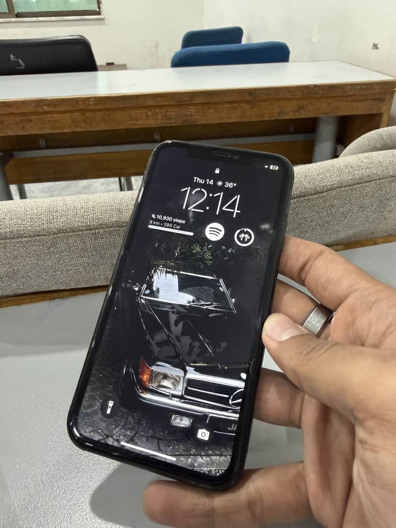 iPhone XR 3