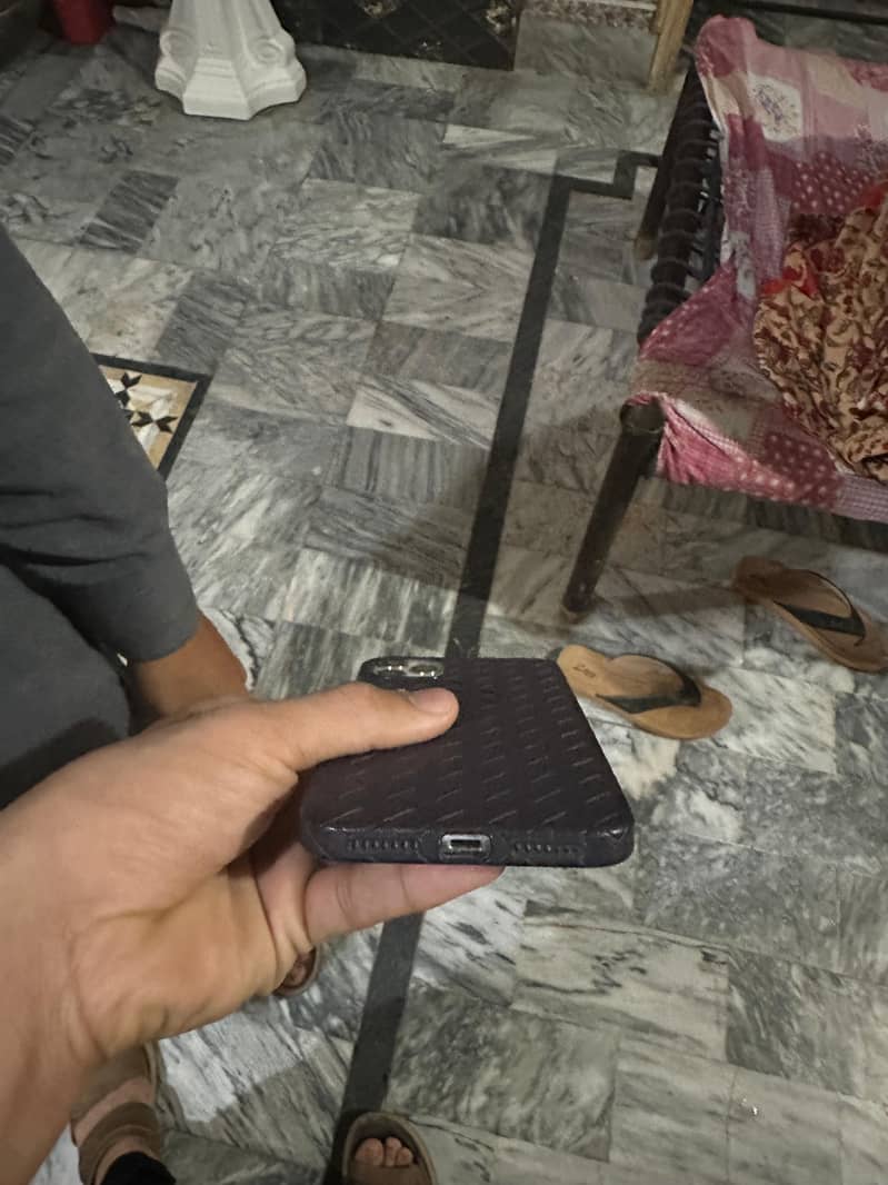 Iphone 11 pro max 4