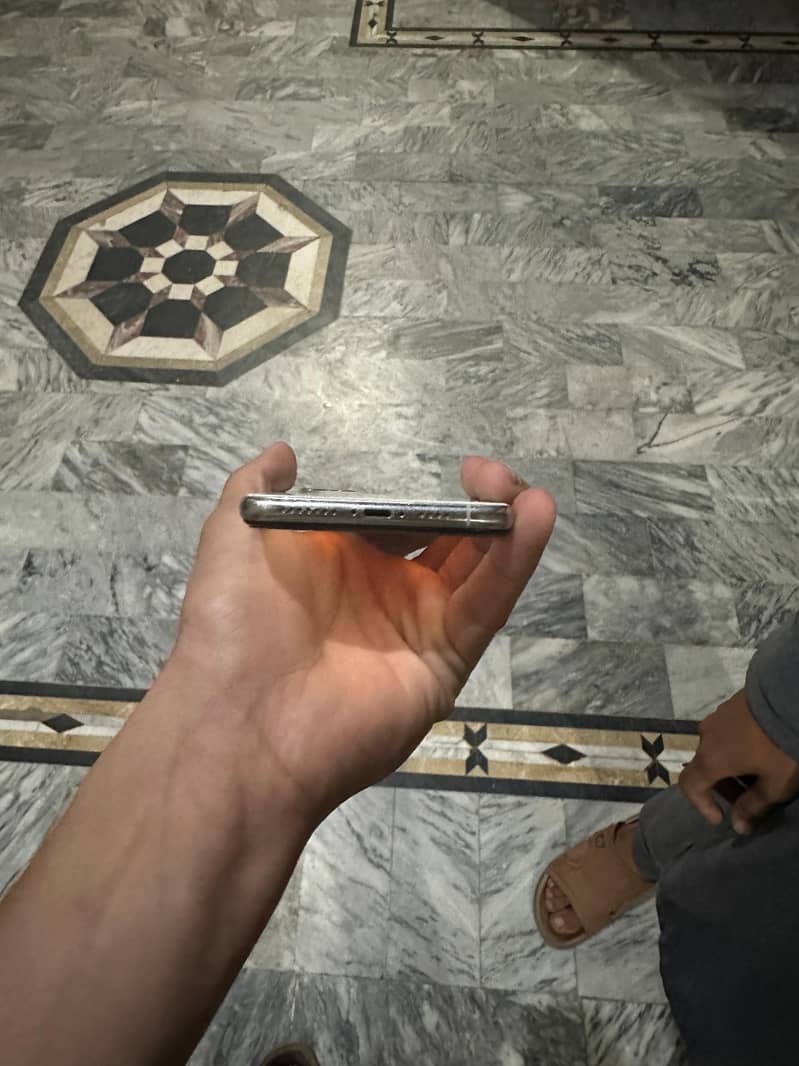 Iphone 11 pro max 6