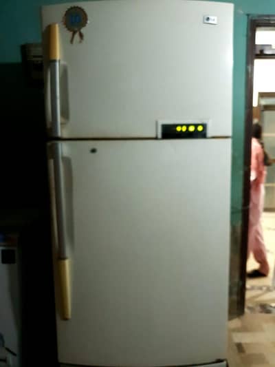 Lg refrigerator in good condition working with two door