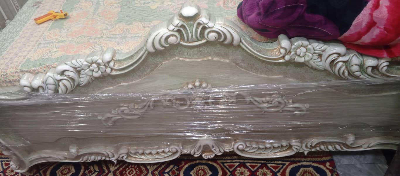 Queen bed set 5