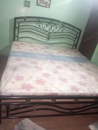 BED AND METRES