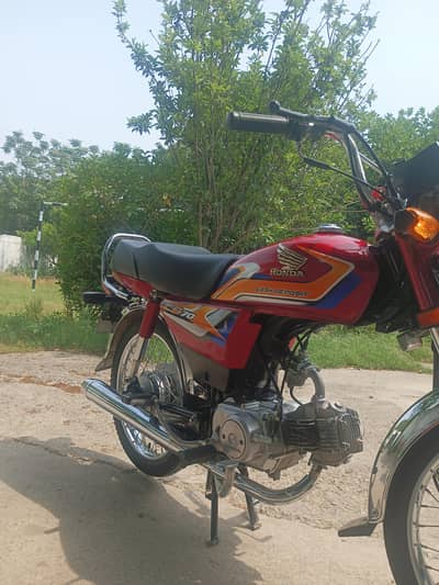 Honda CD70 2025