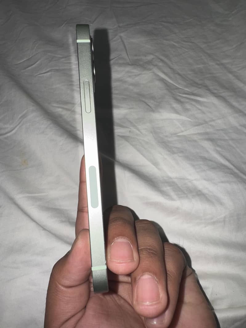 iPhone 12 4