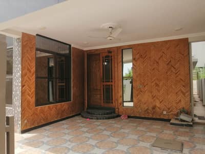 10 Marla Beautiful House for Rent