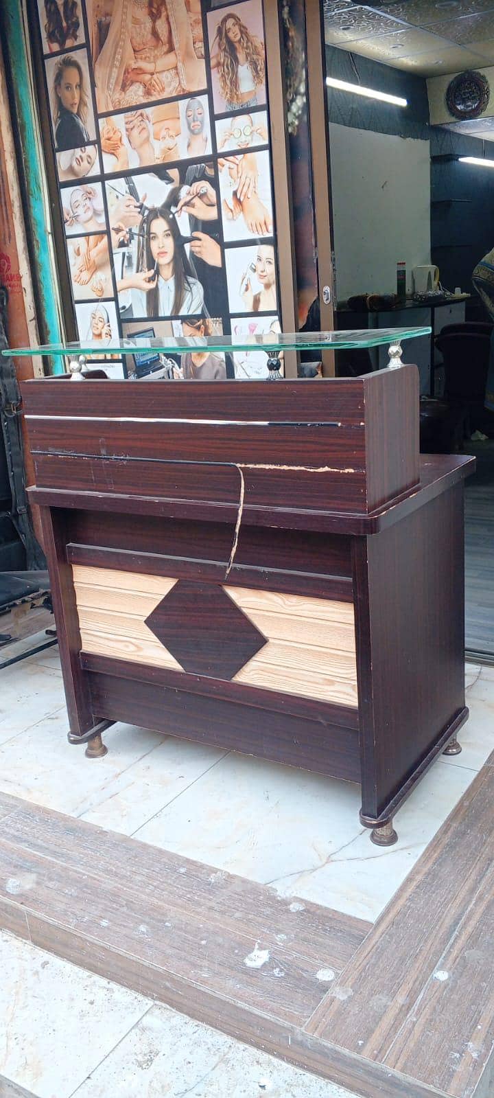 reception counter 2