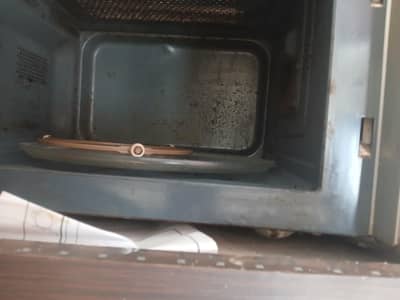 microwave oven good conditio. readt to use