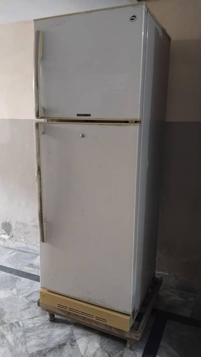 refrigerator for sale very good condition Chalo Hy  ful saiz ke Hy