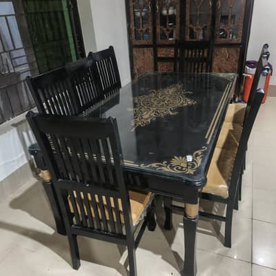dinning table with 8 chairs new condition