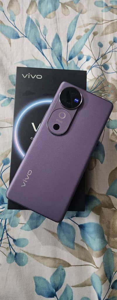 vivo v40 5g 10/10 condition purple color