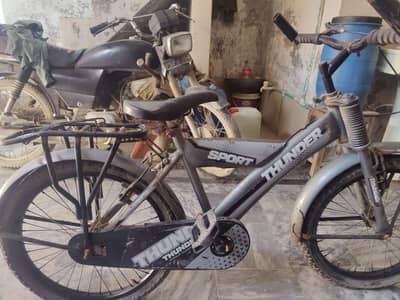 bicycle kids for sell 8/12 sall k bachy k lye good condition ha