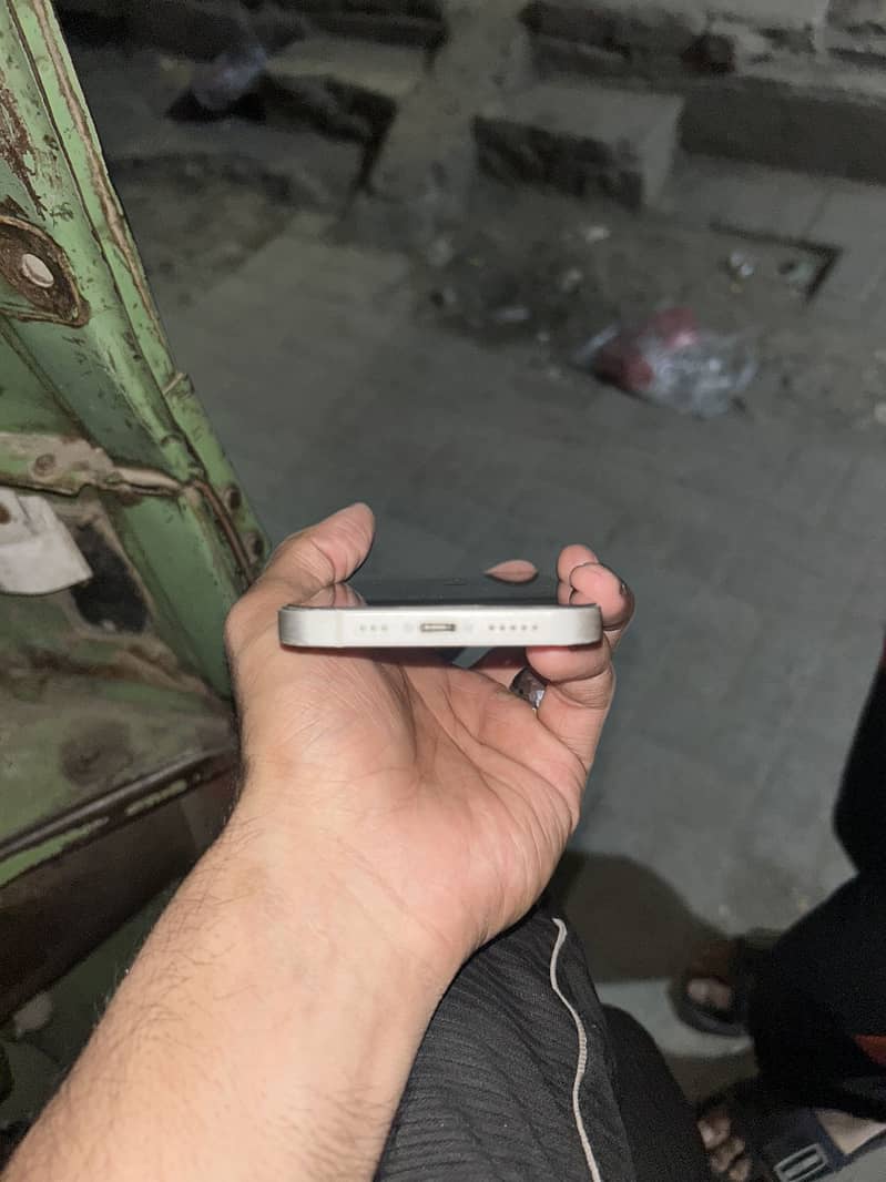 iPhone 13 2