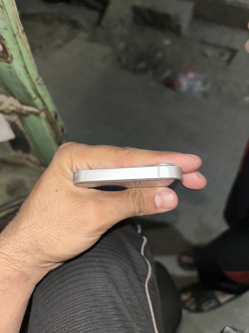 iPhone 13 3