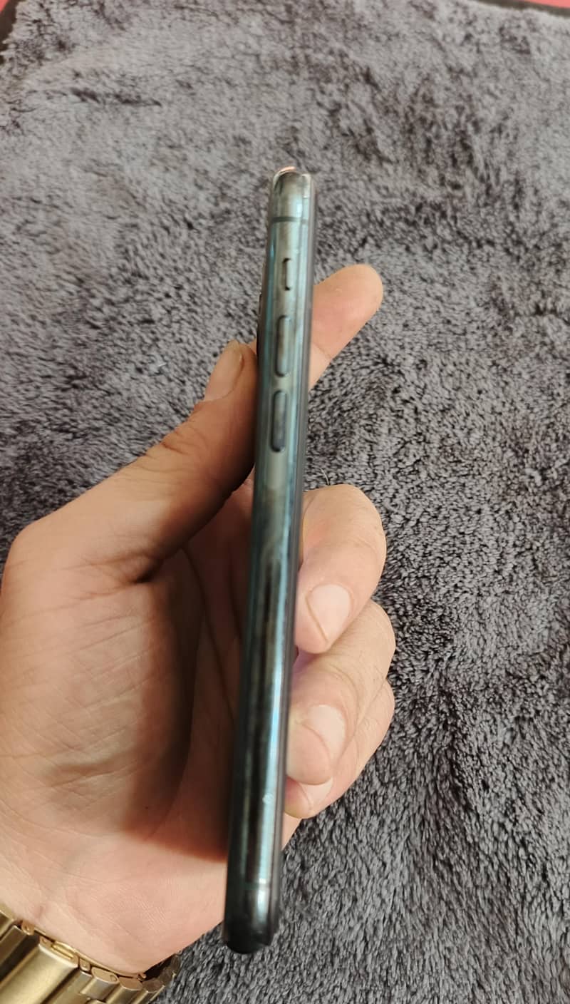 iphone 11 pro 4