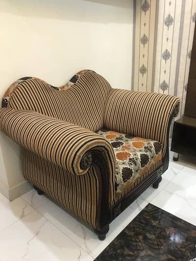 1 SEATER COMFORTABLE SOFA
