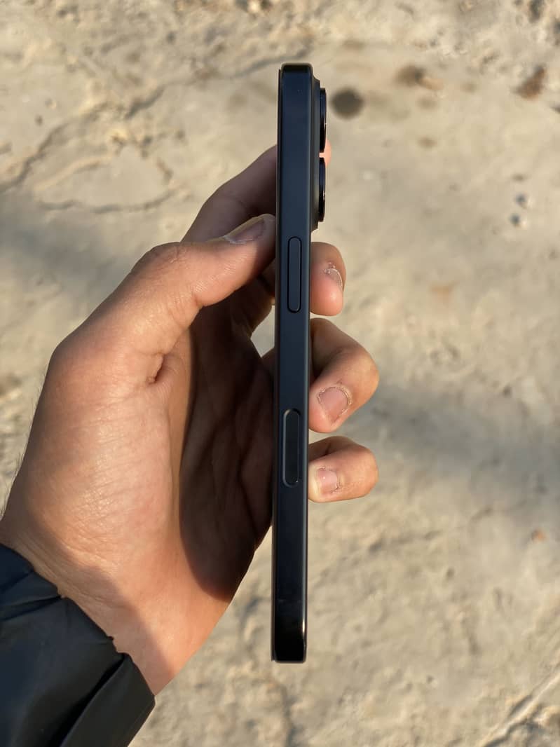 IPHONE 16 3