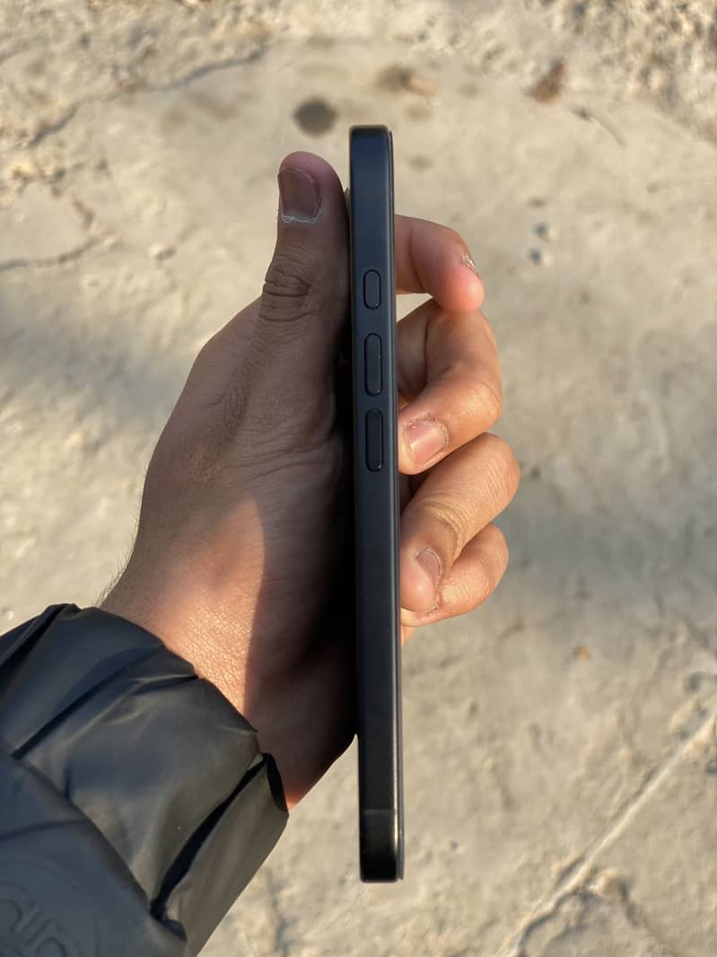 IPHONE 16 4