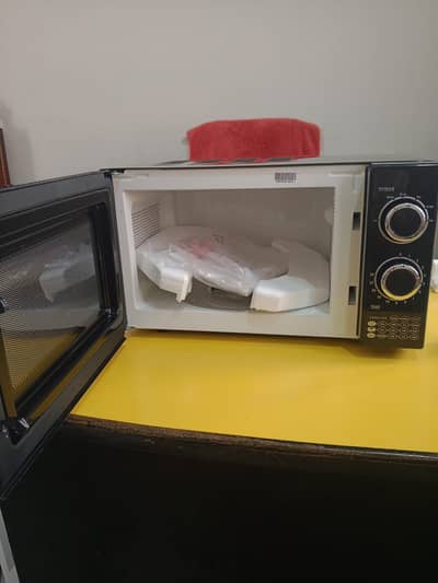 dabba pack dawlance ka microwave only in 12,000